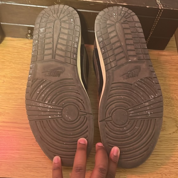 Extra shoe laces in the box and are worn - Picture 5 of 8